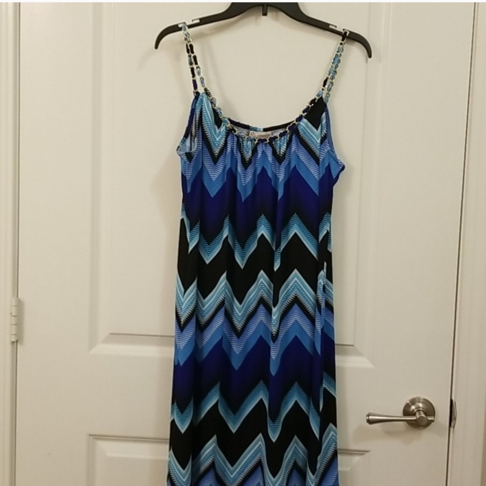 Dressbarn Chevron Patterned Women's Dress with Gold Chain Accent Size Large